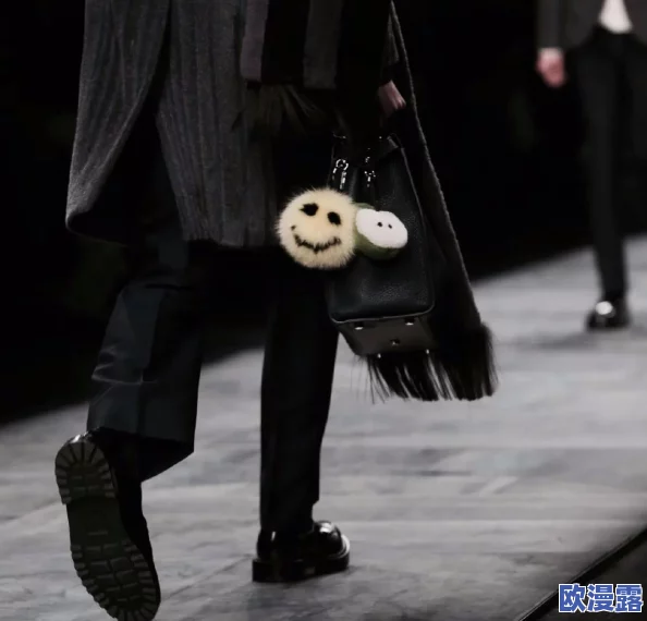 麻豆一二三土豆：新产品发布会成功举办，吸引众多消费者关注与参与，市场反响热烈