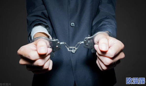 公交车上强奸案件引发社会广泛关注,警方加大力度调查并呼吁公众提供线索以协助破案 公交车上强奸案件引发社会广泛关注,警方加大力度调查并呼吁公众提供线索以协助破案