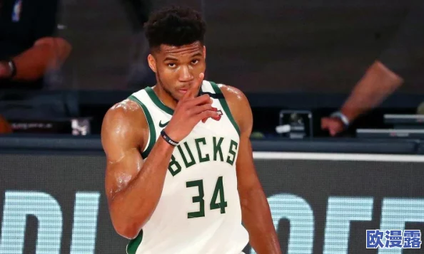 坤坤赛季女生的定眼里：新动态揭示她们在比赛中的表现与成长，展现出不一样的风采与魅力