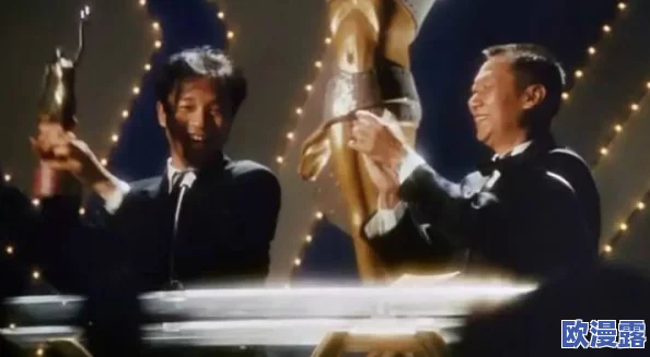 香港边做边挤奶水电影引发热议，观众反响两极，部分人认为其挑战社会禁忌，另一些人则表示不适