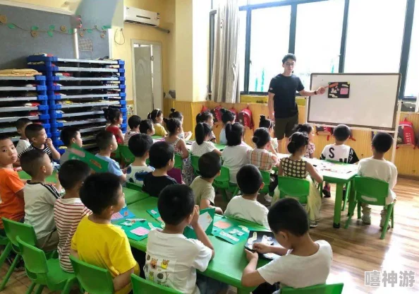 老师把露出来让我c了一节课,网友纷纷表示这样的教学方式太过大胆,引发了热议与讨论 老师把露出来让我c了一节课,网友纷纷表示这样的教学方式太过大胆,引发了热议与讨论