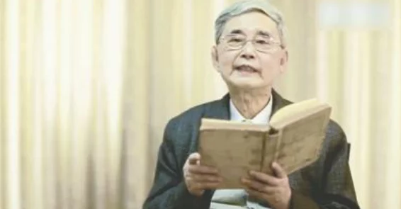 姬小满吃狂铁坤，背后竟藏着不为人知的恋情与争议，让粉丝们惊呼连连！