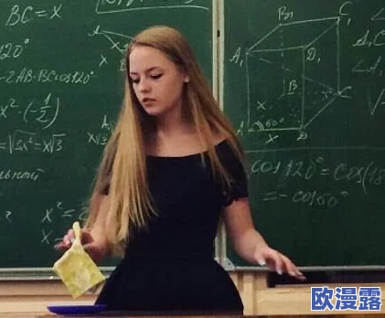 老师胸好大下面紧舒服，竟然引发全校师生的热议，大家纷纷表示无法专心上课！