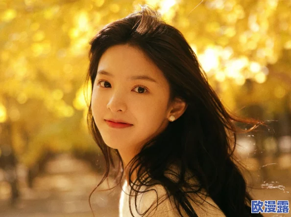 杨超越miumiu图片引发网友热议，惊人造型曝光令人瞩目，瞬间成为时尚界焦点！