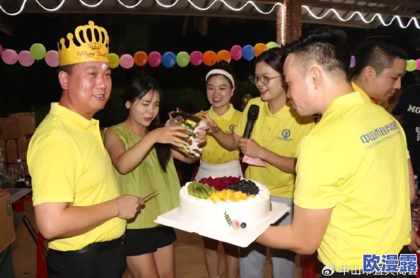 海角社区绿意盎然妈妈过生日，意外惊喜：邻居们集体送上花海祝福，场面感人至深！