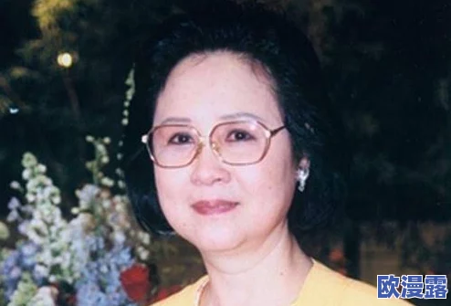 被六个丝袜女摁住榨精，男子在派对上遭遇意外事件引发热议，网友纷纷讨论其背后的故事与影响