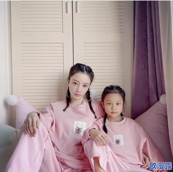 穿1毫米的衣服跳舞，全球震惊：模特竟在舞台上上演惊险极限挑战，观众屏息以待！