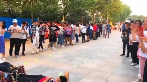 四川人姓交大比赛,惊现千人参与创吉尼斯纪录,盛况空前引发热议! 四川人姓交大比赛,惊现千人参与创吉尼斯纪录,盛况空前引发热议!