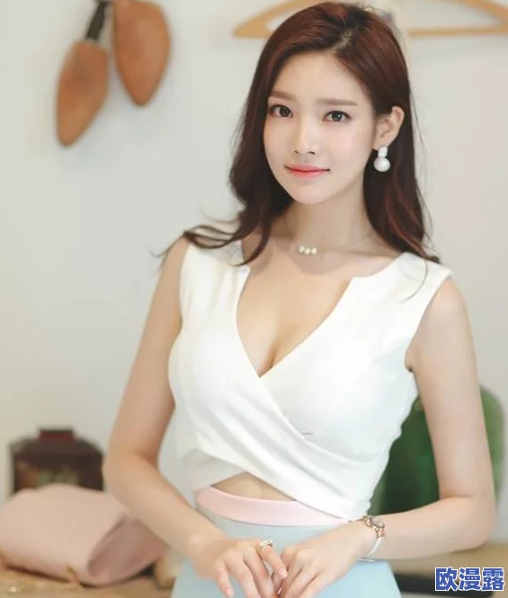 国产美女在线精品观看：最新时尚潮流引领，众多新晋网红齐聚一堂，共同展示独特魅力与风采！