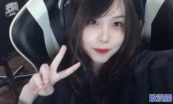 吃瓜不打烊：在这个信息爆炸的时代，围观热点事件成为一种常态，无论何时何地，总有人在关注和讨论