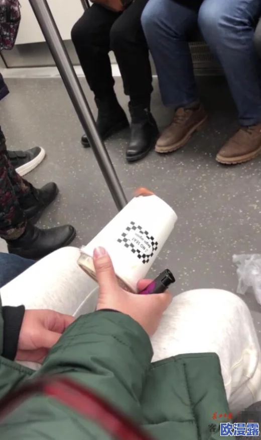 偷拍沟厕撒尿大屁股撅起来,警方介入调查引发社会广泛关注与讨论 偷拍沟厕撒尿大屁股撅起来,警方介入调查引发社会广泛关注与讨论