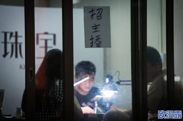 亚洲精品主播一区二区三区:最新动态揭示了直播行业的新趋势与发展方向,吸引了众多观众的关注与参与 亚洲精品主播一区二区三区:最新动态揭示了直播行业的新趋势与发展方向,吸引了众多观众的关注与参与