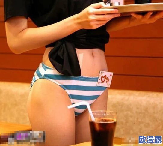 美女扒开小内裤，展现完美身材与自信魅力，引发网友热议与讨论，成为社交媒体新焦点