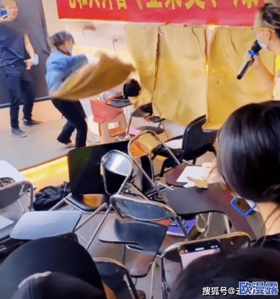 男Ji大巴进入女人的视频小说引发热议,网友们纷纷讨论其背后的社会现象与道德争议! 男Ji大巴进入女人的视频小说引发热议,网友们纷纷讨论其背后的社会现象与道德争议!