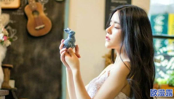 极度放荡的欲妇：她在夜幕降临时展现出令人震惊的另一面，挑战传统道德观念，引发社会热议与争论