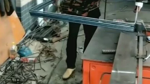 孙尚香做钢筋视频引发热议，网友纷纷点赞其独特创意与精湛技艺，成为网络新宠！