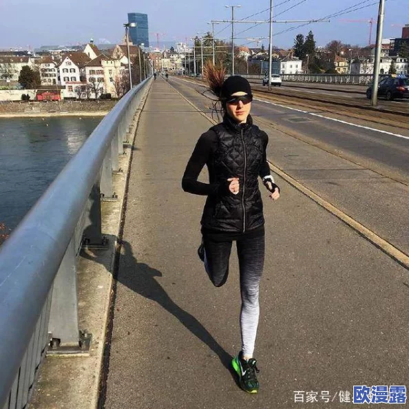 菲律宾娇小XXX小泬XXX：惊现绝美身材，网友热议其独特魅力与时尚风格！