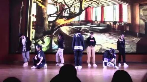 男生女生唧唧桶唧唧t威噜噜：校园内外热议，青春潮流引发的狂欢与争议！