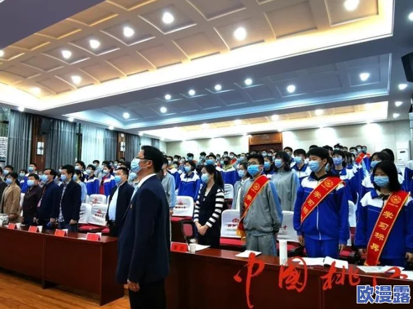 女班长被 c 扒衣服视频引发热议,令人震惊的画面曝光,网友热烈讨论道德底线何在! 女班长被 c 扒衣服视频引发热议,令人震惊的画面曝光,网友热烈讨论道德底线何在!
