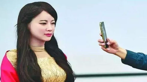 美女操人软件引发热议，用户体验超乎想象，背后技术让人惊叹不已！