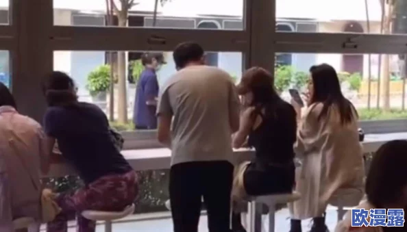 美女被男人扒开下面无遮无挡,近日引发热议,网友们纷纷讨论事件背后的社会问题与女性权益保护 美女被男人扒开下面无遮无挡,近日引发热议,网友们纷纷讨论事件背后的社会问题与女性权益保护