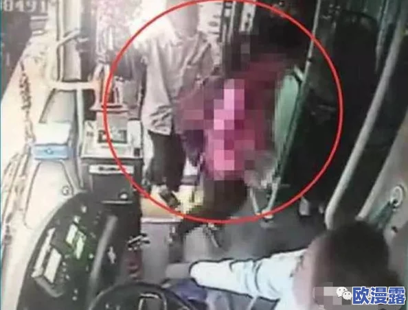 老汉抱着她不停耸动，警方介入调查，事件引发社会广泛关注与讨论，相关责任人已被拘留