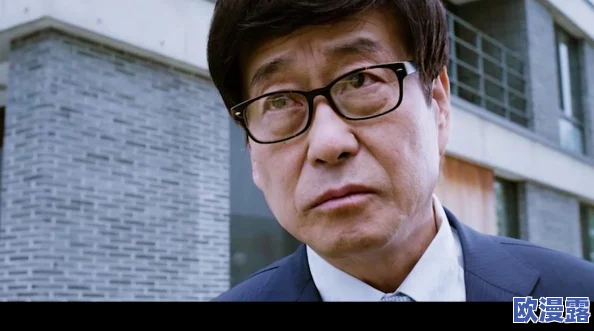 当着别人的面偷h:近日,一段视频在社交媒体上引发热议,网友们纷纷讨论这一行为的道德底线 当着别人的面偷h:近日,一段视频在社交媒体上引发热议,网友们纷纷讨论这一行为的道德底线