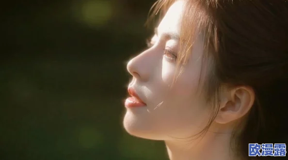 小仙女：她的魔法生活背后隐藏着怎样不为人知的秘密与挑战？