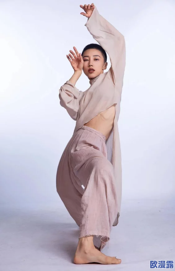 西西人体啪啪：网友们对这一现象的看法各异，有人认为这是艺术表现，也有人对此表示反感