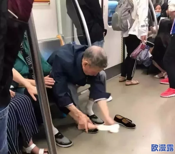 男女一起插插插，网友纷纷表示这是对性别关系的调侃，也有人认为应更关注平等与尊重