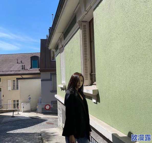 亚洲自拍在线丝袜：最新动态展示了多样化的时尚风格与个性表达，吸引了众多年轻人的关注与参与