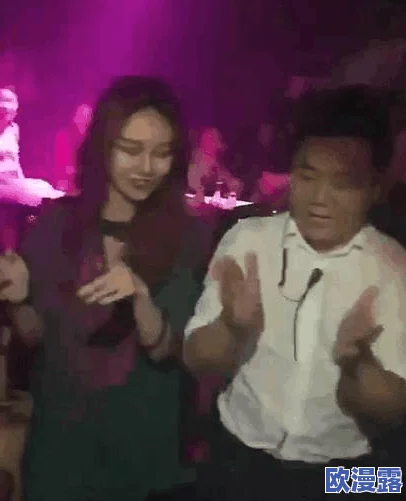 摸逼逼视频：最新动态揭示了该视频的热度持续上升，吸引了大量观众关注与讨论