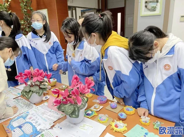 动漫2d吸乳羞动漫免费网站：最新动态展示了丰富多样的内容，吸引了众多粉丝的关注与参与