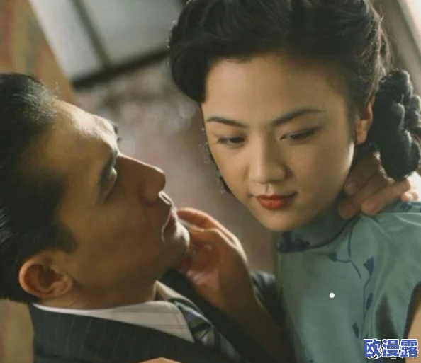 色戒完整版在线播放国语版：最新动态，观众热议影片情节与演员表现，引发广泛讨论与关注