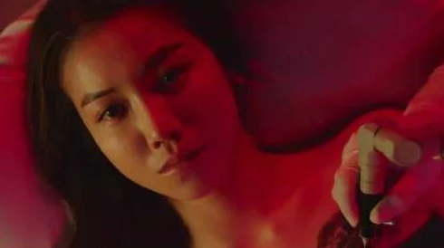 探索丰满女老板的魅力：一部引人入胜的高清韩国电影，揭示职场与情感交织的精彩故事