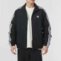 三叶草gy4425:全新设计理念引领时尚潮流,助力运动与休闲完美结合,展现个性魅力与舒适体验 三叶草gy4425:全新设计理念引领时尚潮流,助力运动与休闲完美结合,展现个性魅力与舒适体验