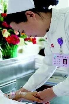 探索日本文化中的丰满护士形象：从传统到现代的多元表现与社会影响