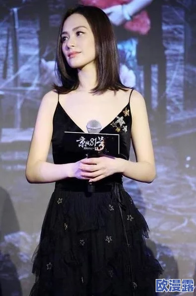 当优雅与大胆相遇:她在阳光下掀起裙子,展现内裤的瞬间引发的时尚潮流与自信表达 当优雅与大胆相遇:她在阳光下掀起裙子,展现内裤的瞬间引发的时尚潮流与自信表达