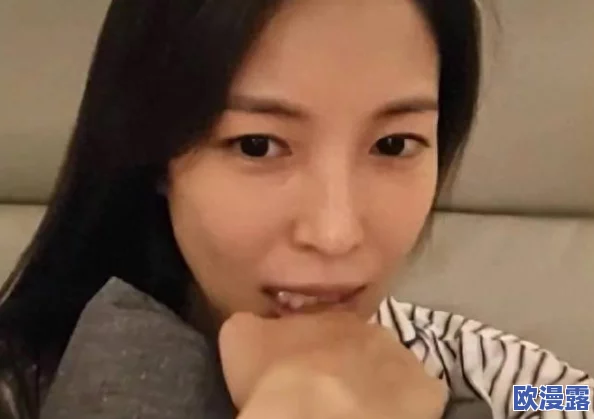 韩国女主播19禁惊爆内幕:直播间内竟出现不雅行为引发网友热议与谴责,背后真相令人震惊 韩国女主播19禁惊爆内幕:直播间内竟出现不雅行为引发网友热议与谴责,背后真相令人震惊