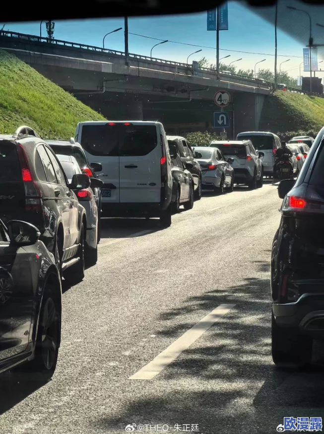 整夜堵着3ph交通拥堵导致多辆车滞留司机无奈等待希望尽快恢复通行 整夜堵着3ph交通拥堵导致多辆车滞留司机无奈等待希望尽快恢复通行