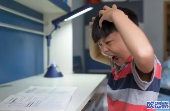 美妇纵容小子耸动网友认为这种行为不妥,认为成年人应当对未成年人负责,呼吁社会关注家庭教育的重要性 美妇纵容小子耸动网友认为这种行为不妥,认为成年人应当对未成年人负责,呼吁社会关注家庭教育的重要性
