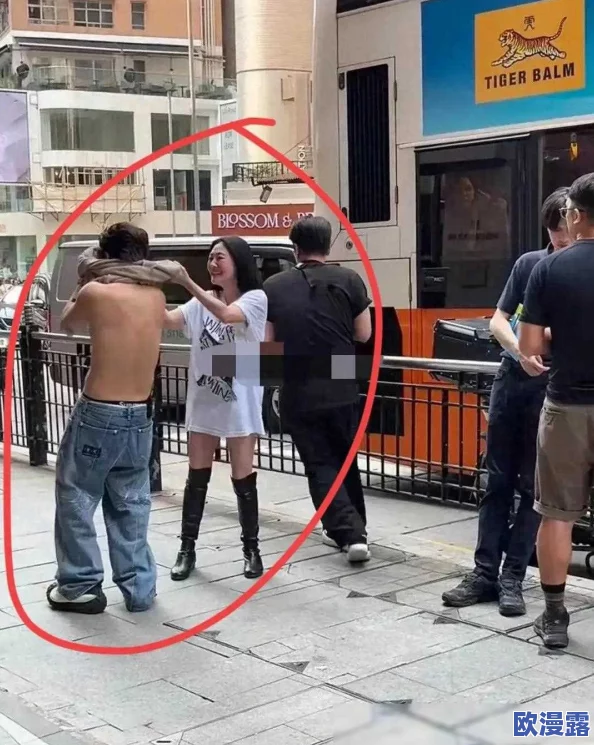 美女胸罩被男人扒狂吃奶引发热议网友纷纷评论事件背后的社会问题与性别平等话题 美女胸罩被男人扒狂吃奶引发热议网友纷纷评论事件背后的社会问题与性别平等话题