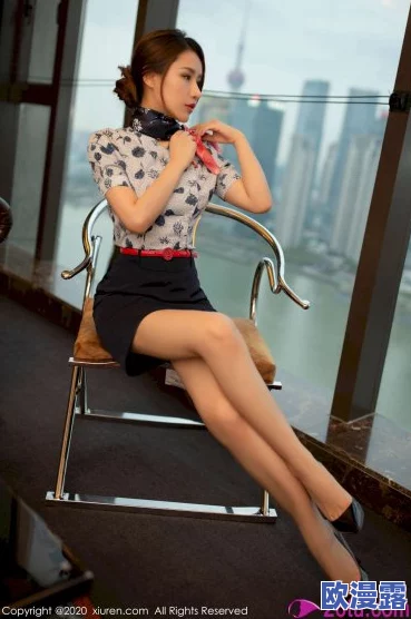 制服丝袜二区，真是让人眼前一亮的组合，既优雅又性感，值得一看！
