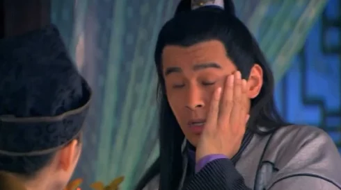 楚留香遭遇青楼老鸨恶意讹钱心生不悦，法律与道义下能否以暴制暴成疑问
