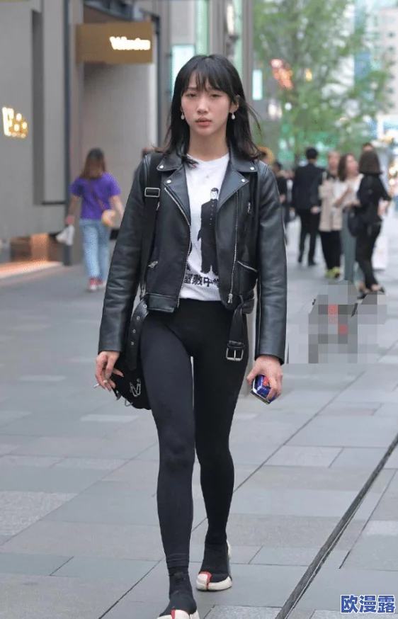 美女扒开内裤狂揉下部的动态 这段视频真是让人目不转睛,画面刺激又诱惑,完全展现了她的魅力与自信 美女扒开内裤狂揉下部的动态 这段视频真是让人目不转睛,画面刺激又诱惑,完全展现了她的魅力与自信